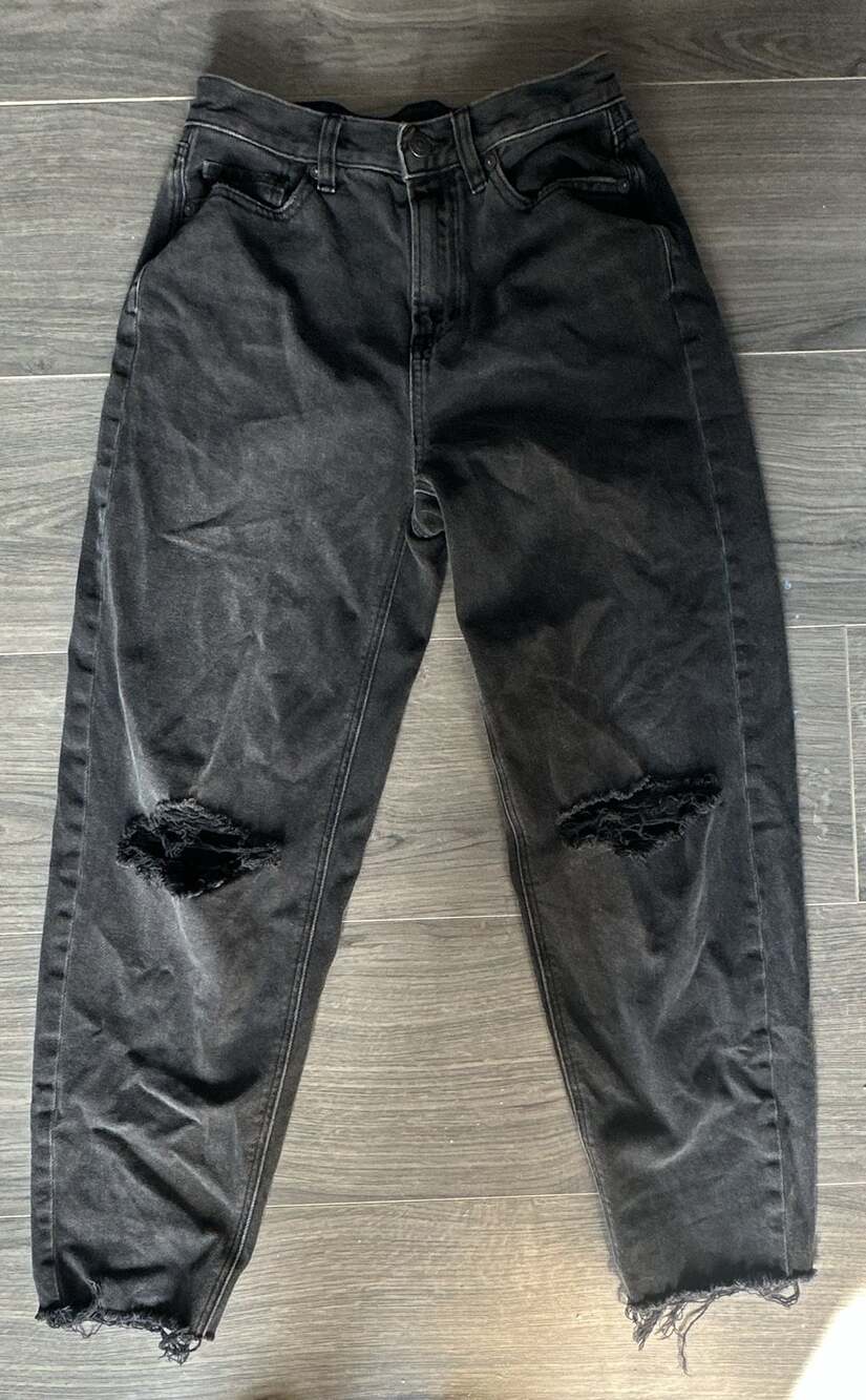 American Eagle Black Faded Ripped Jeans Size 0 Short